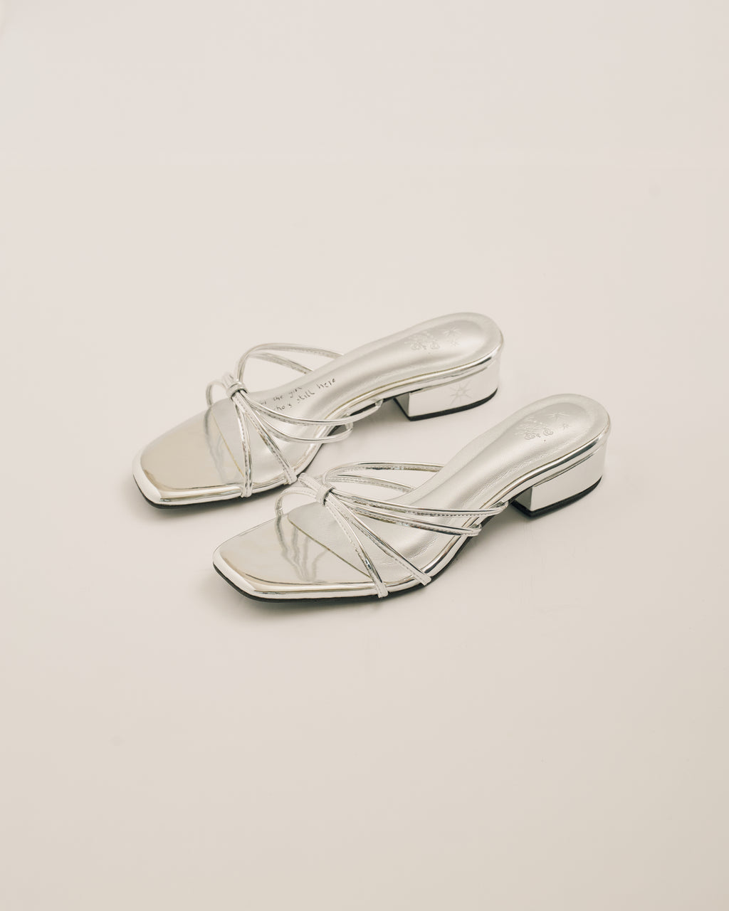 [Pre-Order] Missing Slipper Collection - Magic Mirror
