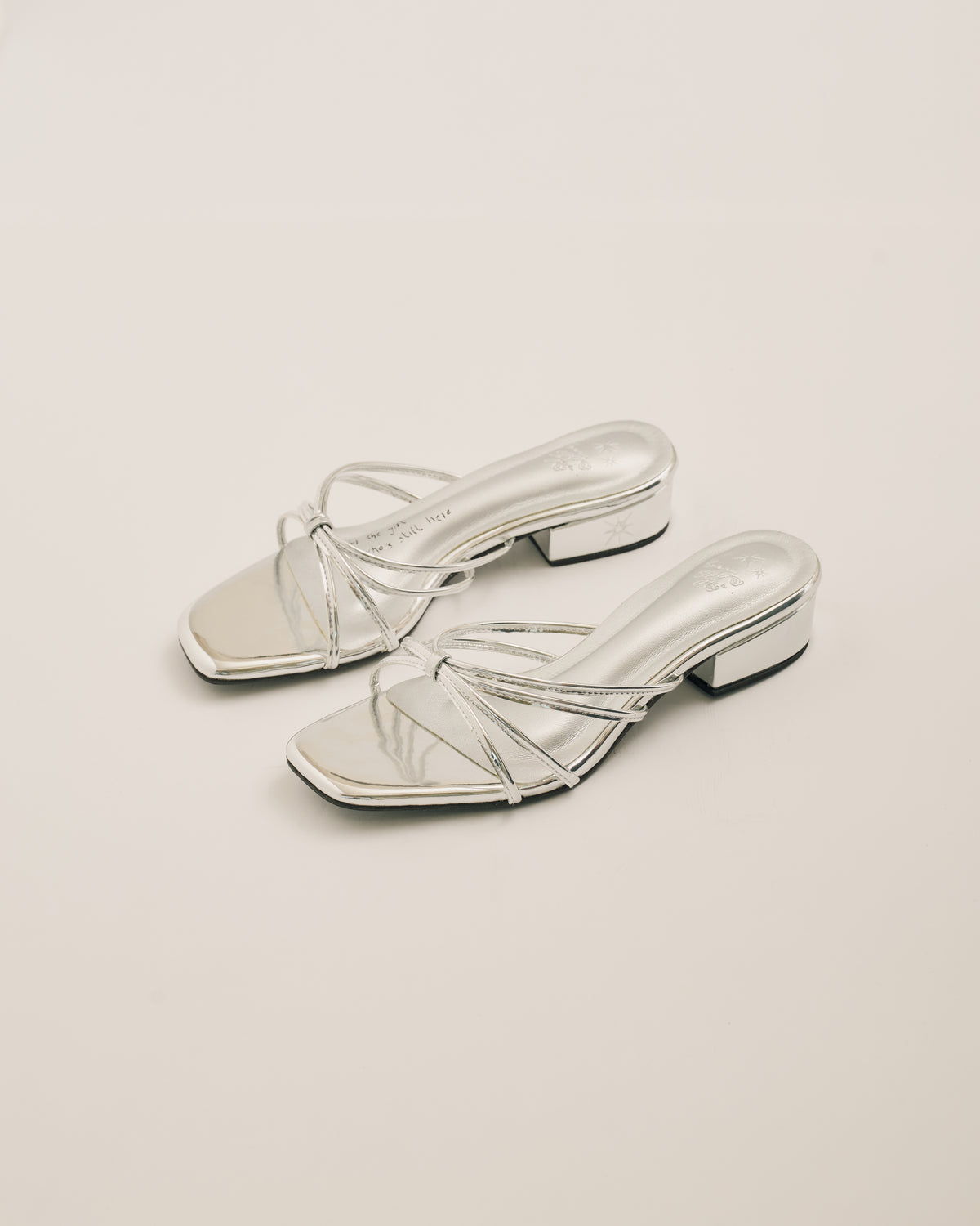 [Pre-Order] Missing Slipper Collection - Magic Mirror